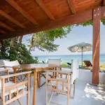 Andromeda Beachfront Experience Vilă *