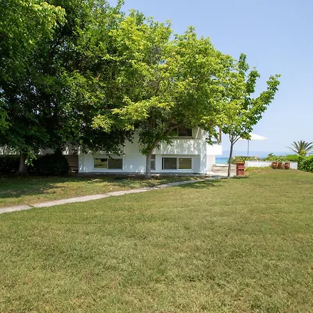 Villa Andromeda Beachfront Experience